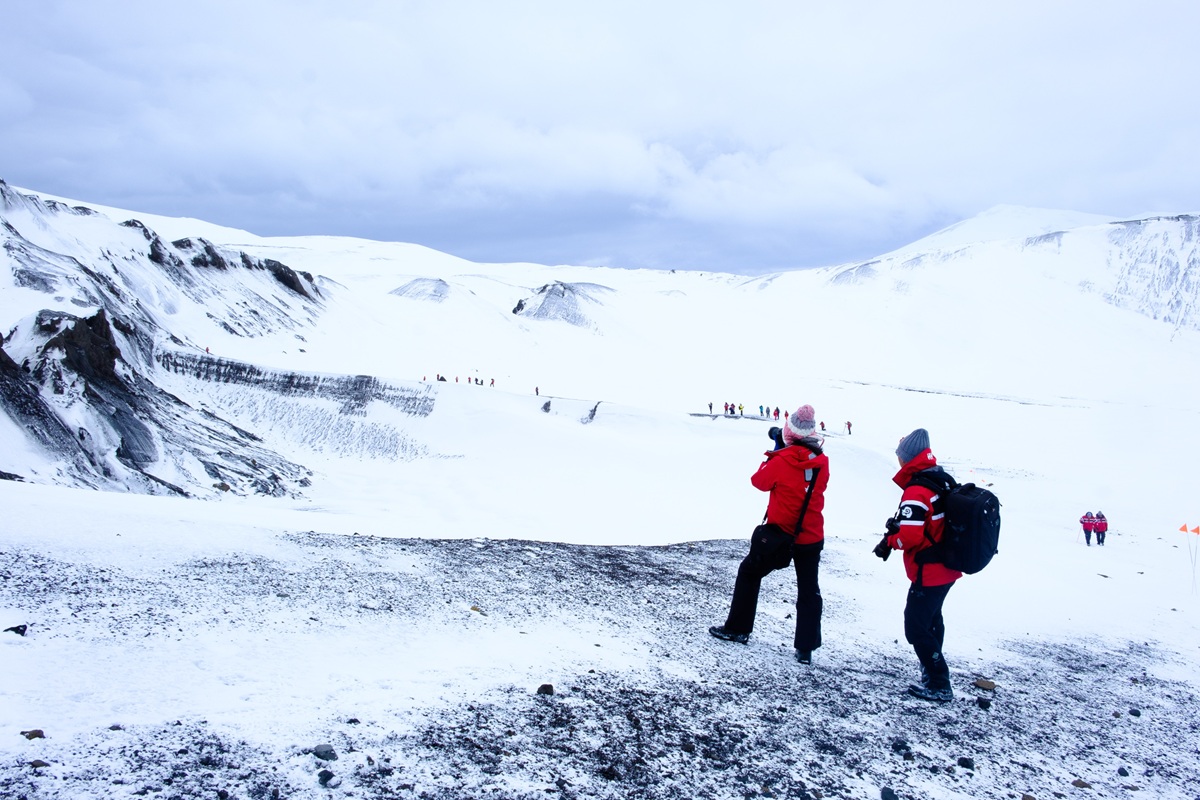 plx_People_Deception_Island_Hikers