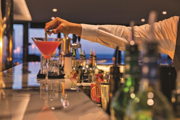 Dome Lounge, World Navigator, Couple, Couples, DrinksDome Lounge Lifestyle